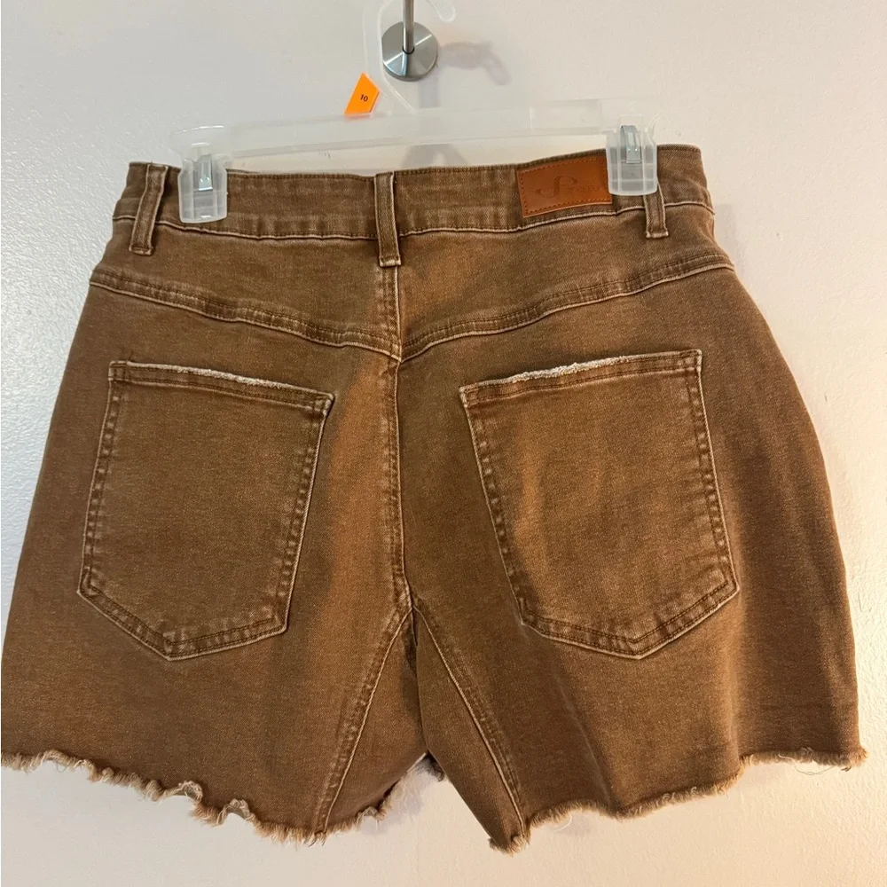 High-Rise Raw-Hem Denim Shorts in Brown and Black - Picture 3 of 5